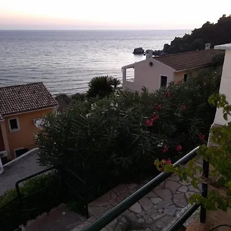 New Era 107 Menigos Appartement *