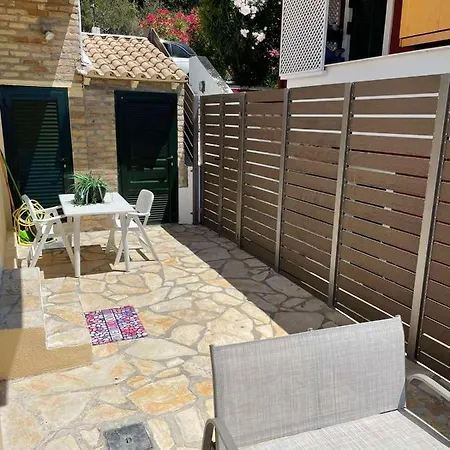 New Era 107 Menigos Appartement *