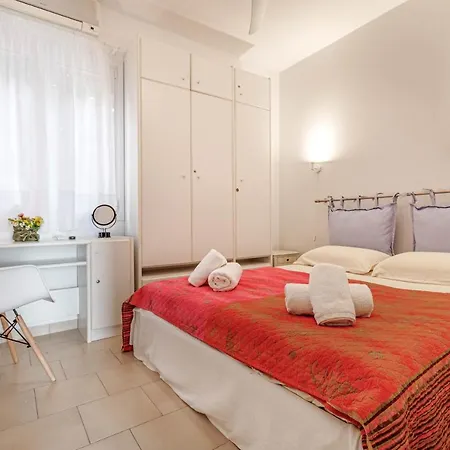 New Era 107 Menigos Appartement