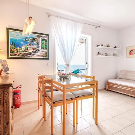 New Era 107 Menigos Appartement